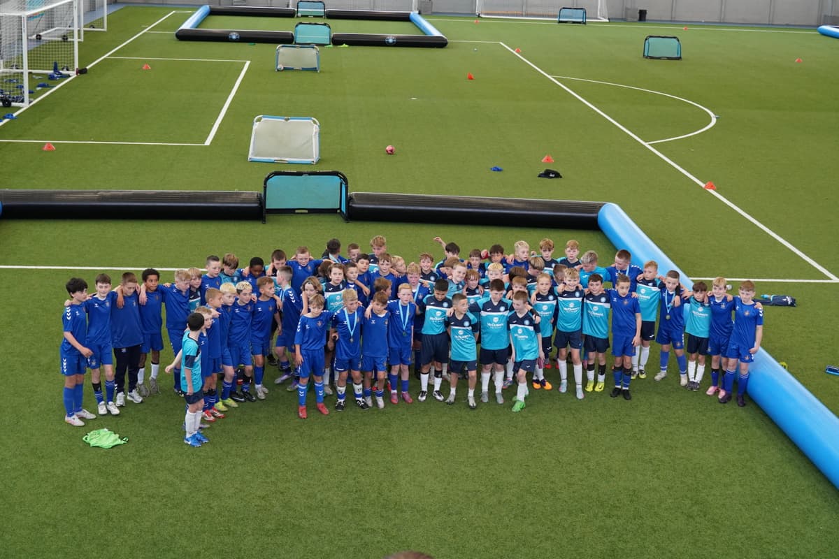 InternationalFast3s - Kids playing 3v3 football